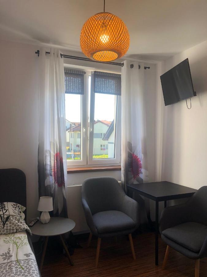 Pokoje Goscinne U Znajomej Ujście-Darłowskie Buitenkant foto